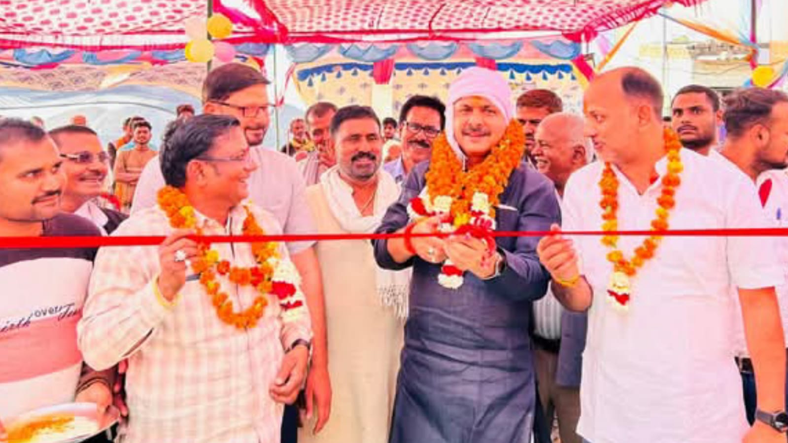 विधायक प्रकाश द्वारा मेडिकल कैंप का शुभारंभ : ग्रामीणों को मिला मुफ्त इलाज