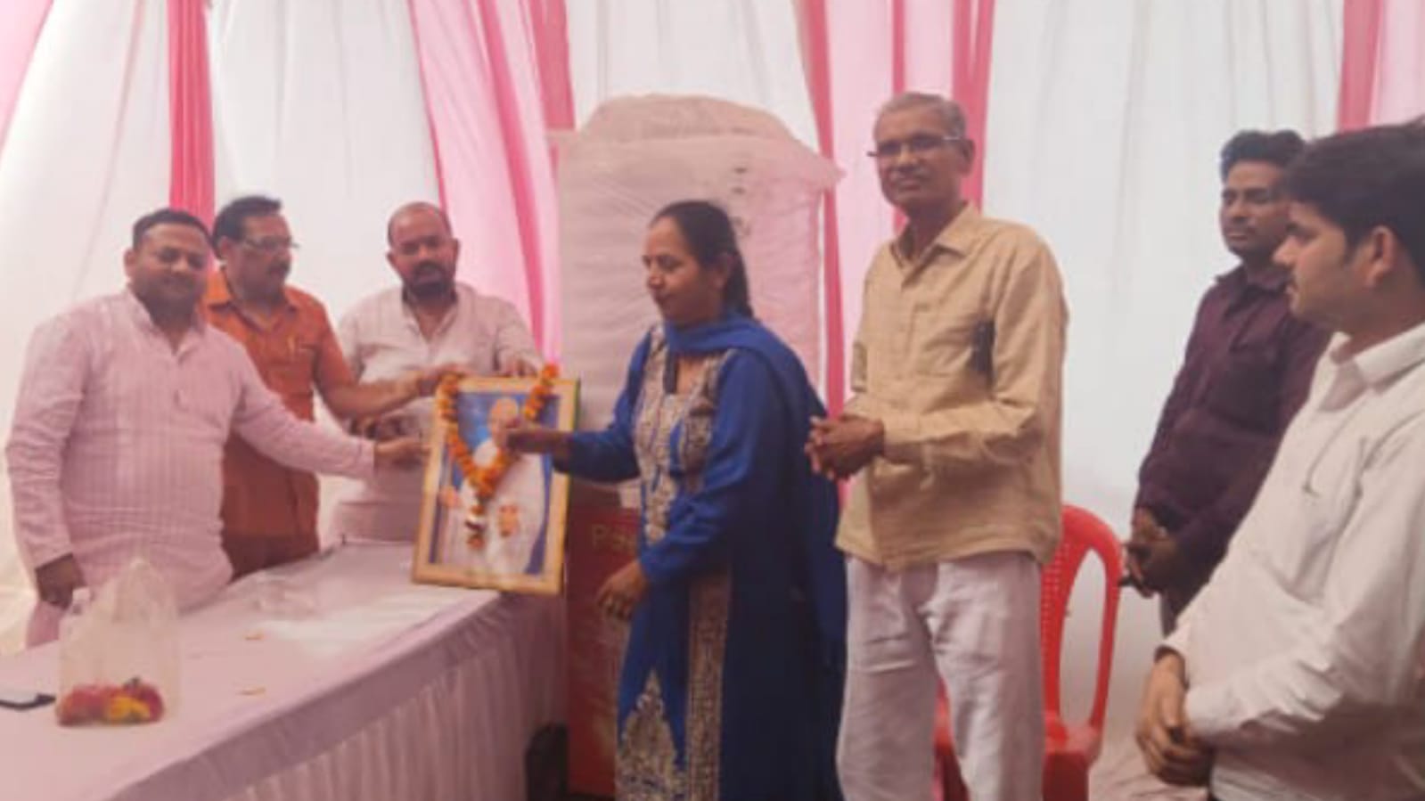 खादी ग्रामोद्योग कार्यक्रम में रजत सेठ एवं अंकित गुप्ता नें दी शिक्षा: उड़े होश !