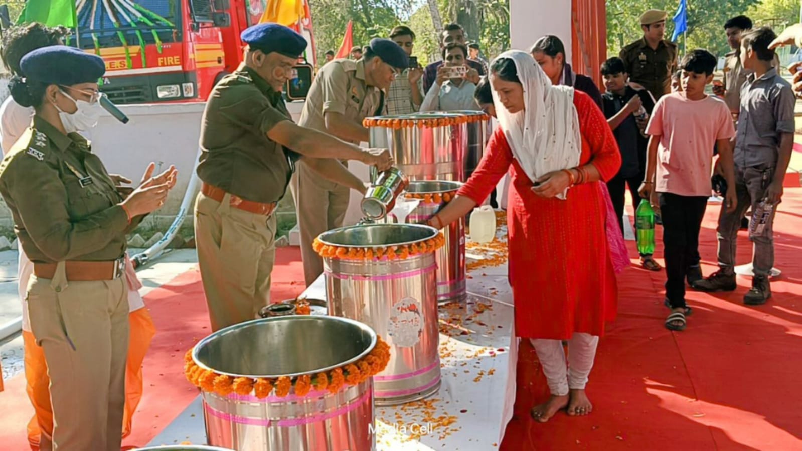धार्मिक आस्था का सम्मान: 4500 लीटर संगम जल पहुंचा बांदा, श्रद्धालुओं में हुआ वितरित