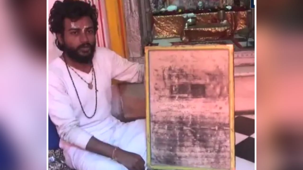 औरंगजेब नें चित्रकूट में बनवाया था भव्य मंदिर : पूजन अर्चन के लिये दिया था 330 बीघे जमीन