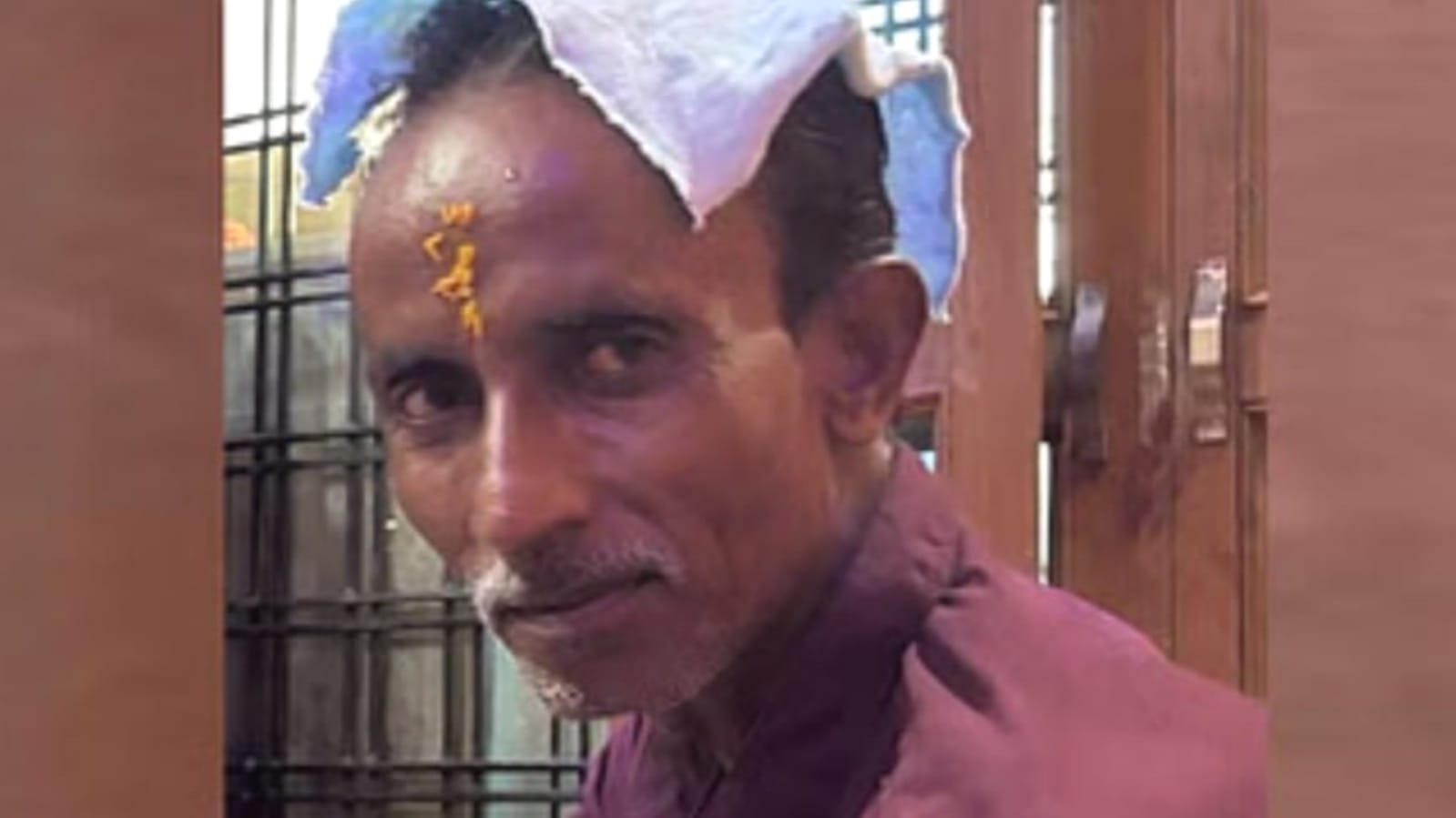 युवक की रहस्यमयी मौत: सड़क किनारे मिला शव, परिजनों ने दोस्तों जताई हत्या की आशंका