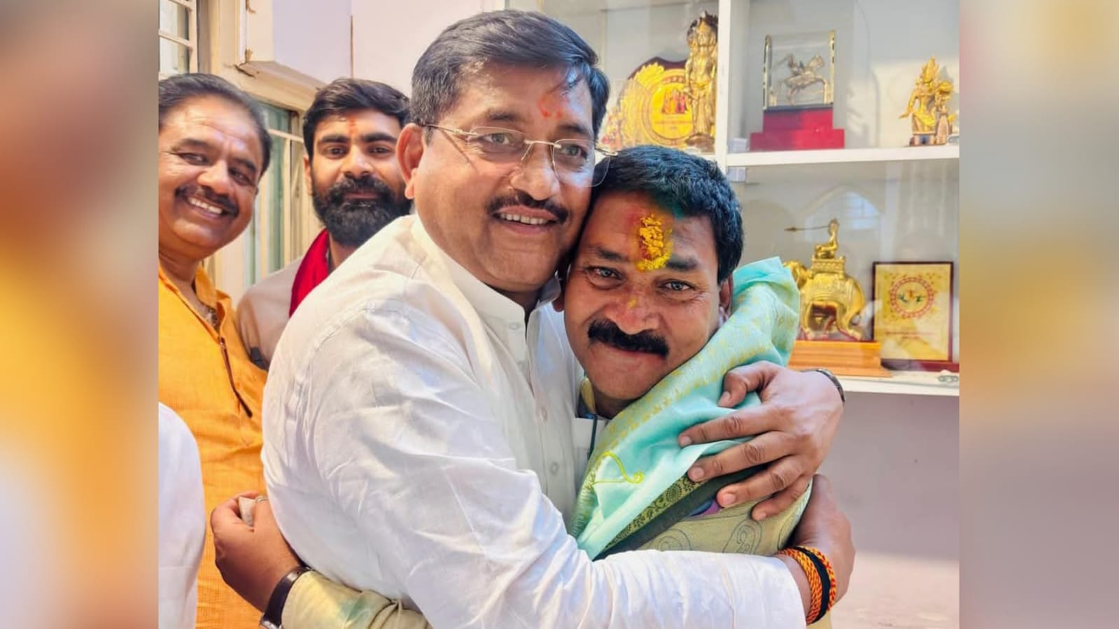 मंत्री रामकेश नें भाजपा के नये जिलाध्यक्ष कल्लू राजपूत को आशिर्वाद से नवाजा
