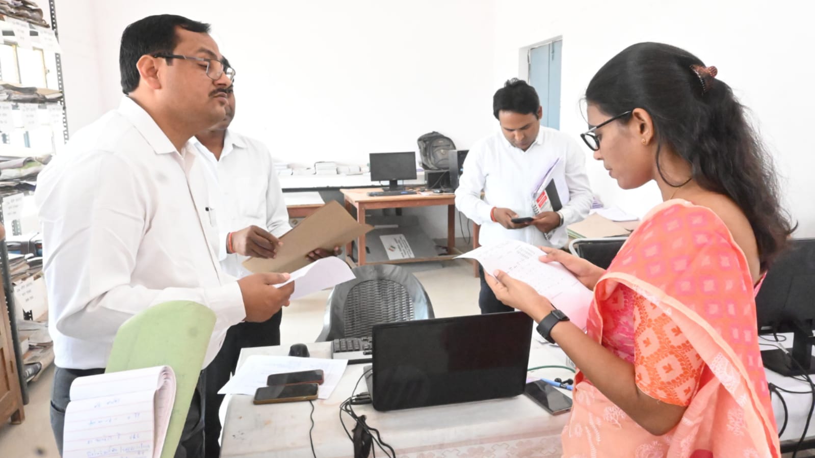 डीएम जे. रीभा का समाधान दिवस: तहसील निरीक्षण से प्रशासनिक महकमे में हलचल
