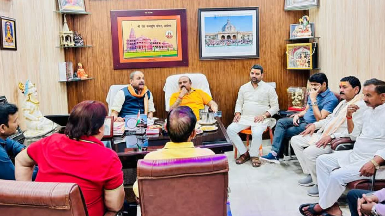 विधायक प्रकाश द्वारा "बांदा महोत्सव" की समीक्षा बैठक: देशभर के कलाकार देंगे  प्रस्तुतियां