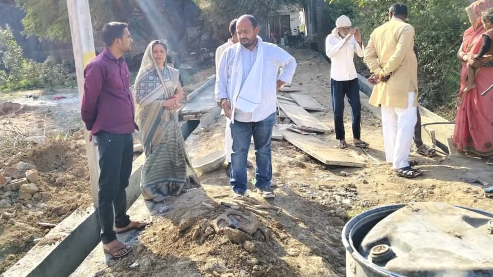पालिकाध्यक्ष मालती द्वारा निर्माण कार्यों का निरीक्षण: गुणवत्ता पर सख्त निर्देश