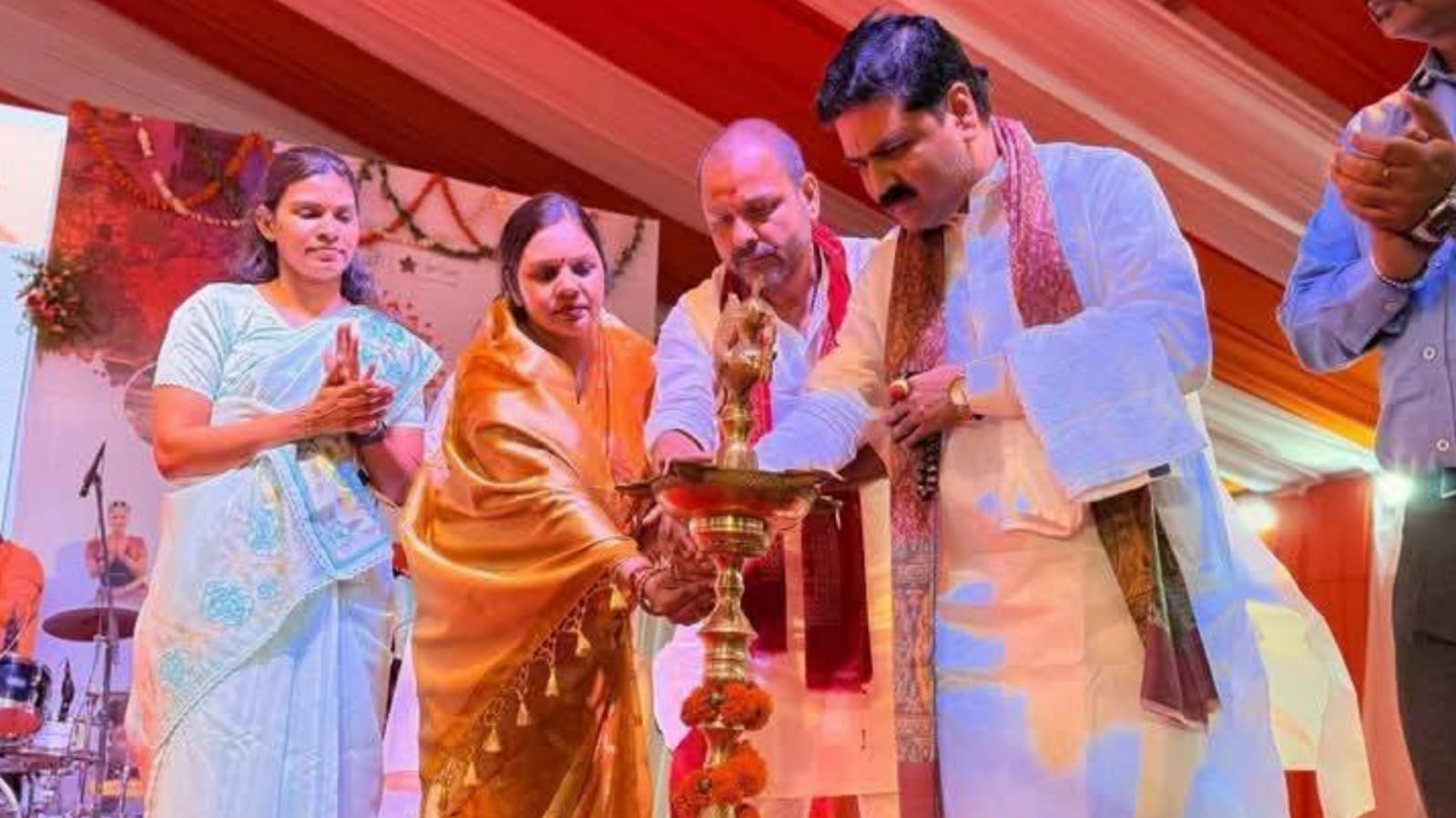 बांदा महोत्सव की रंगारंग शुरुआत: भजनों और सांस्कृतिक कार्यक्रमों ने मोहा मन