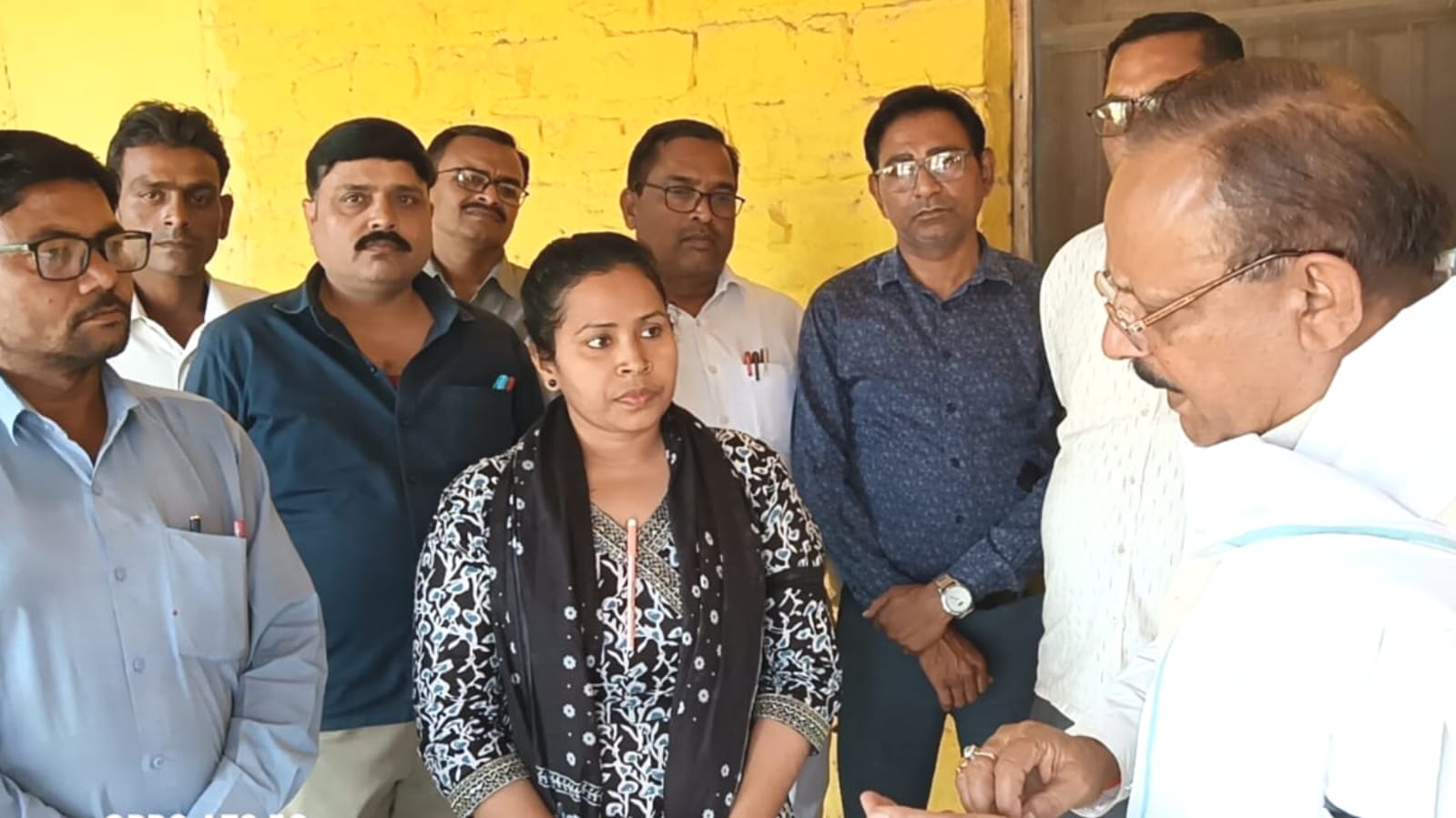 शिक्षकों का सरकार के खिलाफ विरोध: पूर्व शिक्षक विधायक नें सुनी समस्याएं