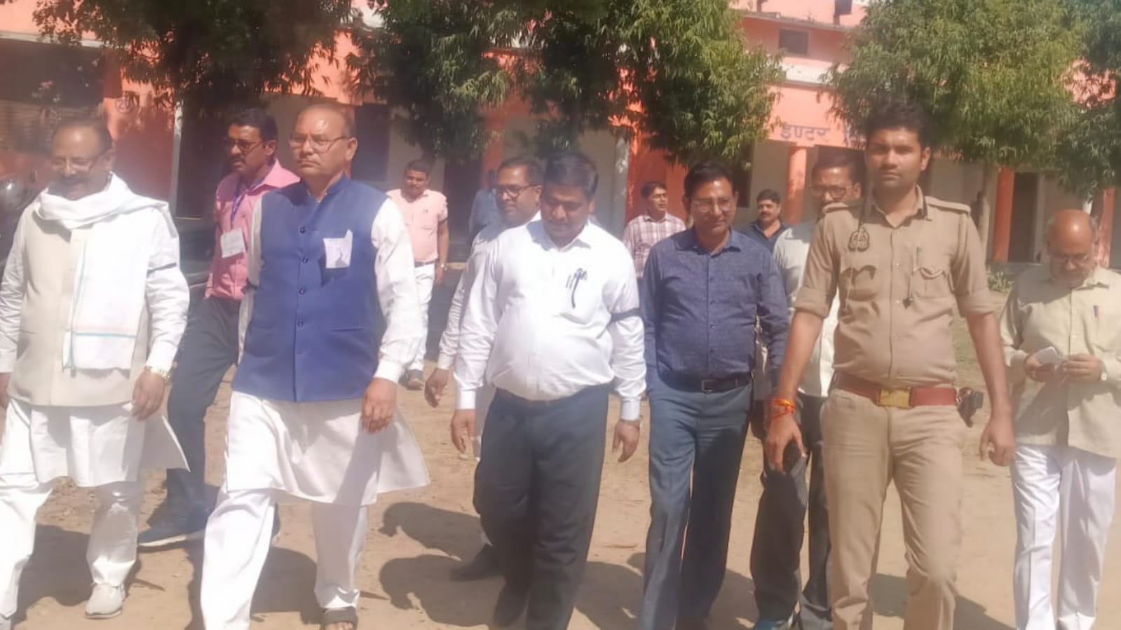 शिक्षकों का सरकार के खिलाफ विरोध: पूर्व शिक्षक विधायक नें सुनी समस्याएं