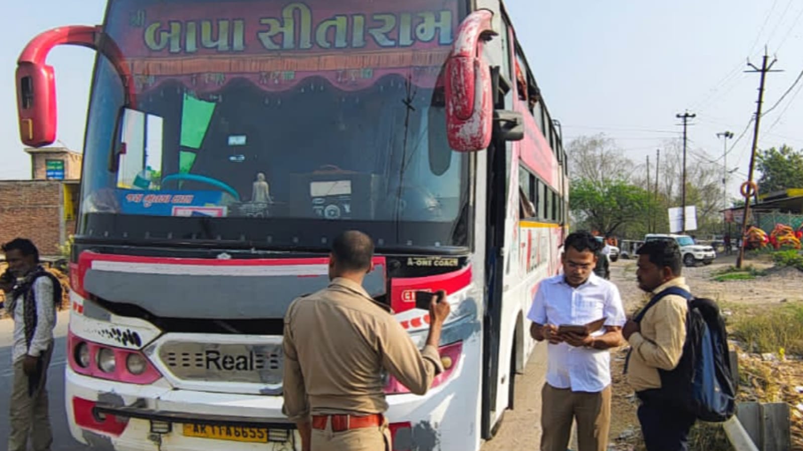 एआरटीओ शंकर सिंह की कड़ी कार्रवाई: 10 ओवरलोड ट्रकों समेत 13 वाहनों को किया जब्त