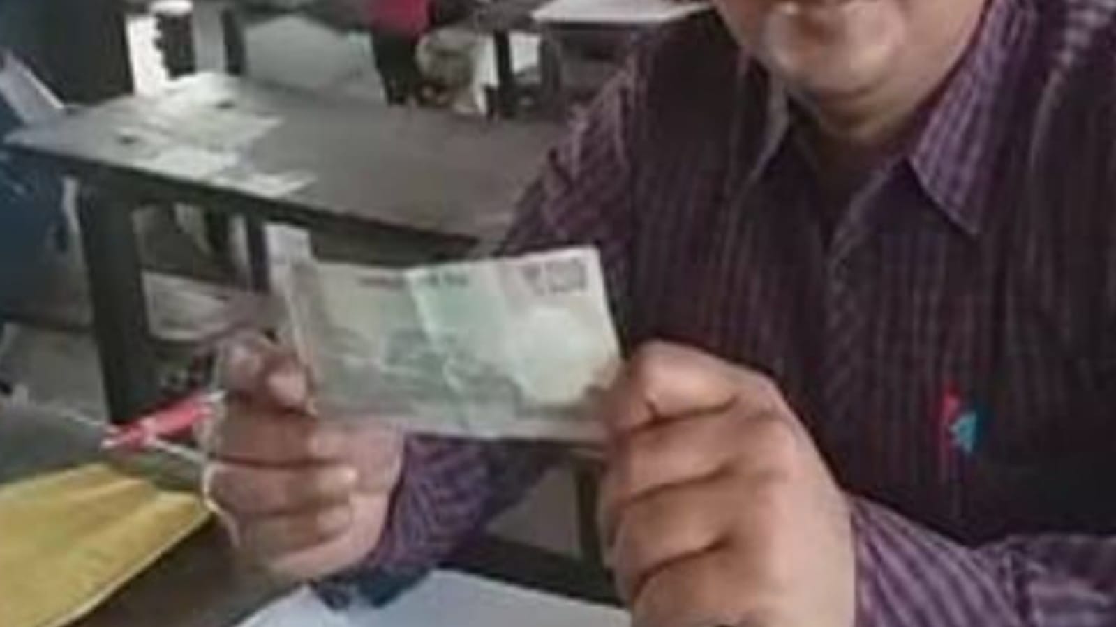 अजब और गजब : गुरुजी पर नोटों की बरस रही कृपा, दया की दरकार