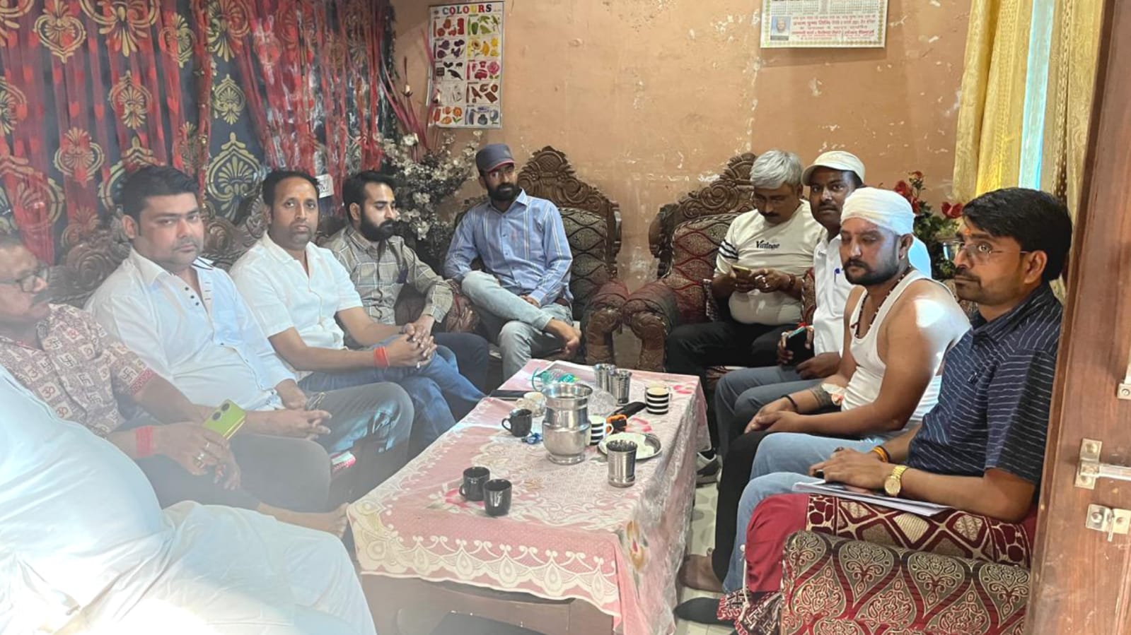 ट्रांसपोर्टर की गुंडागर्दी: व्यापारी को कुचलने का प्रयास, संगठन द्वारा आंदोलन की चेतावनी