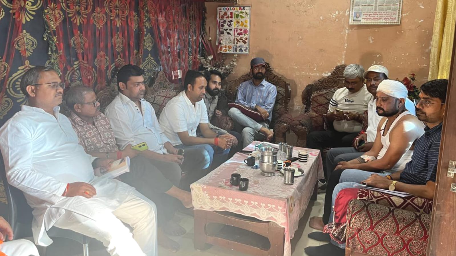 ट्रांसपोर्टर की गुंडागर्दी: व्यापारी को कुचलने का प्रयास, संगठन द्वारा आंदोलन की चेतावनी