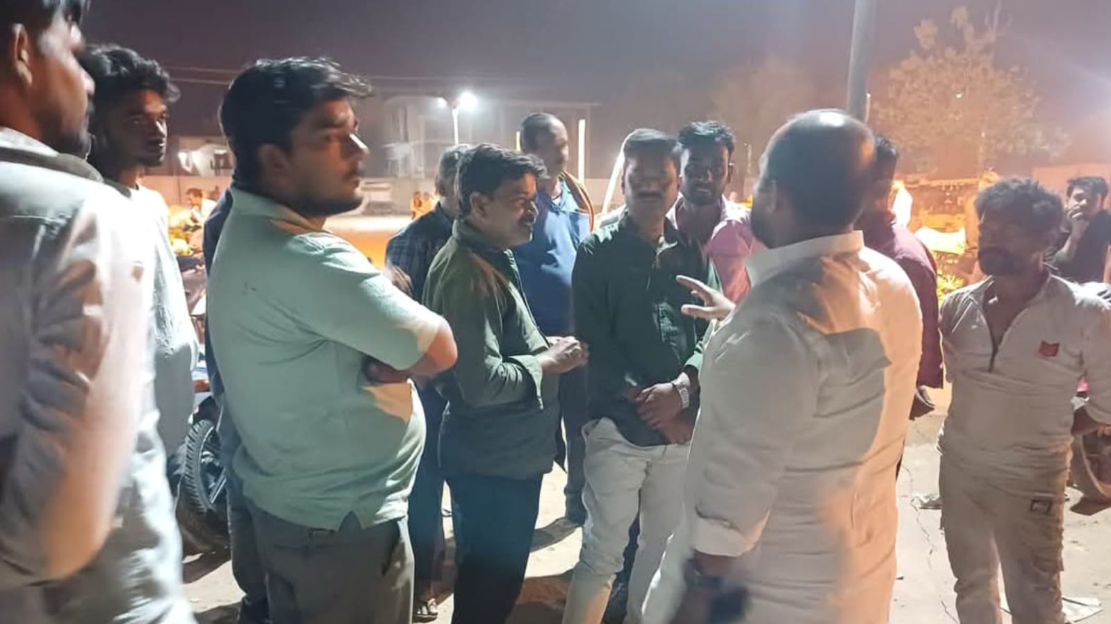 अंकित गुप्ता का औचक निरीक्षण: बोले शहर के व्यापारिक केंद्र होंगे आधुनिक