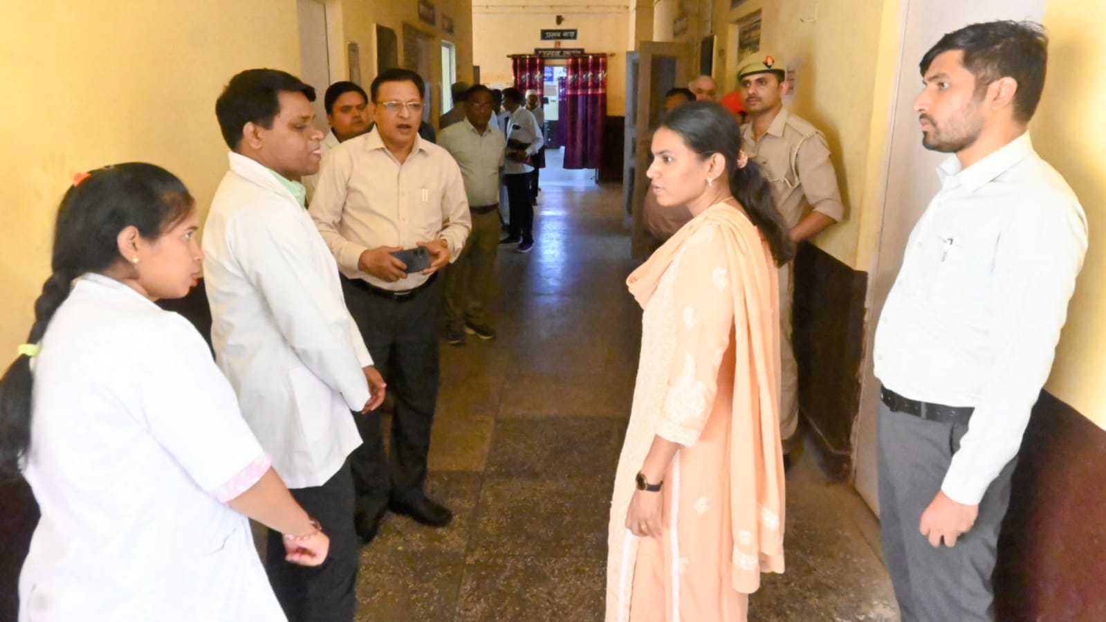 डीएम जे. रीभा द्वारा तीन बड़े संस्थानों का औचक निरीक्षण : लापरवाही पर जताई कड़ी नाराजगी