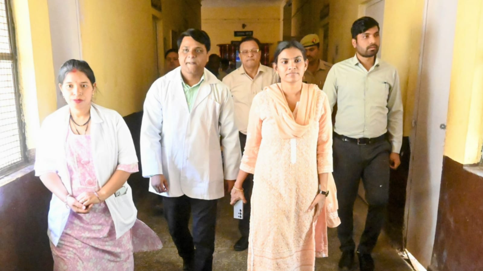 डीएम जे. रीभा द्वारा तीन बड़े संस्थानों का औचक निरीक्षण : लापरवाही पर जताई कड़ी नाराजगी