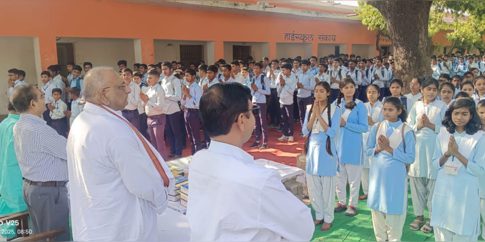 पूर्व सांसद भैरों एवं प्रधानाचार्य ने छात्रों को दिए सफलता के मंत्र: टॉपर्स को मिला पुरस्कार