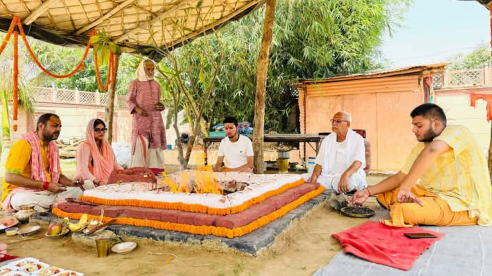 विधायक प्रकाश धार्मिक आस्था की बने मिसाल: कैलाशेश्वर मंदिर में किया कन्या पूजन
