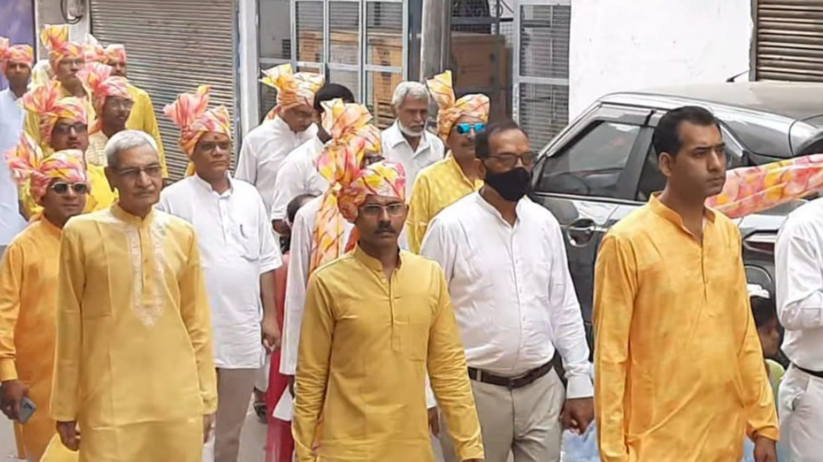 महावीर जयंती पर बांदा में निकली शोभायात्रा: "अहिंसा परमो धर्मः" का गूंजा संदेश