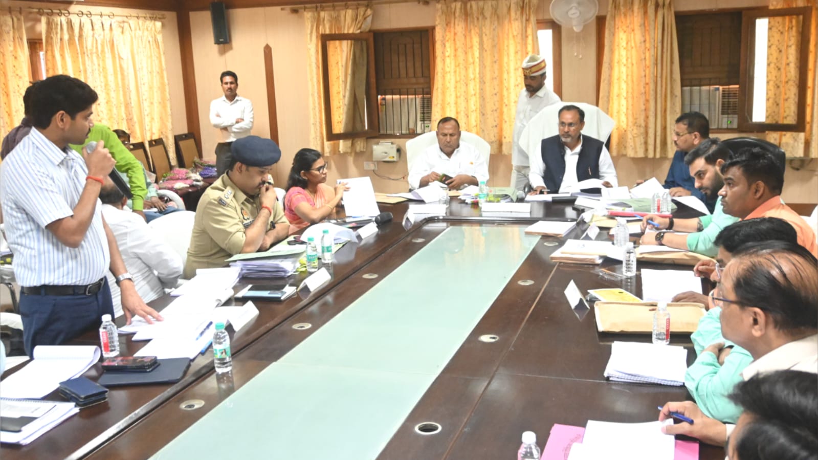 'लघु सदन' की बैठक में बड़ी सख्ती: जनसेवकों के प्रस्तावों में लापरवाही पर होगी कार्रवाई