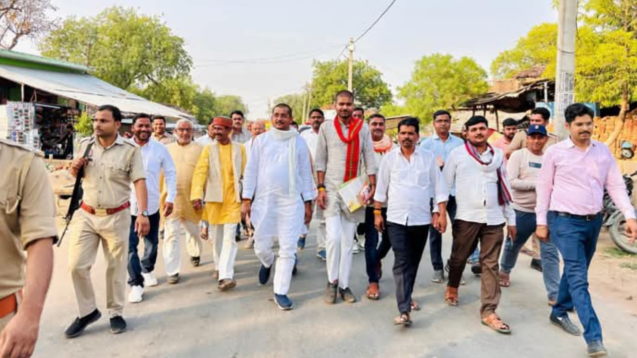 मंत्री रामकेश द्वारा "गांव-गांव" पहुंच रही विकास की अलख: जनसंपर्क अभियान बना चर्चा का विषय