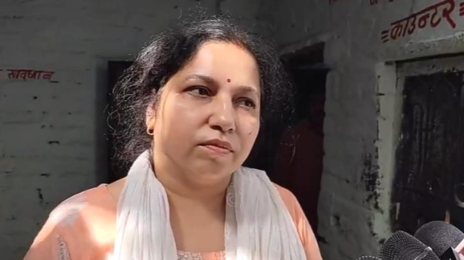 शराब ठेके पर संदिग्ध मौतों से मचा हड़कंप : जांच में जुटा प्रशासन
