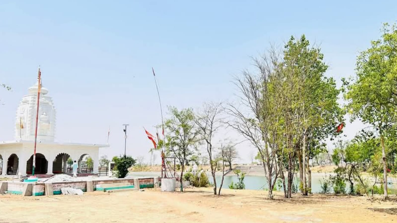विधायक प्रकाश द्वारा पीएम और सीएम का सपना साकार: बांदा में बनाया अनूठा अमृत सरोवर