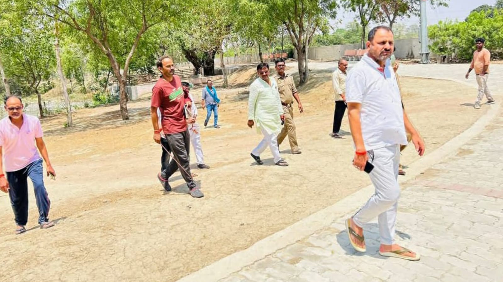 विधायक प्रकाश द्वारा पीएम और सीएम का सपना साकार: बांदा में बनाया अनूठा अमृत सरोवर