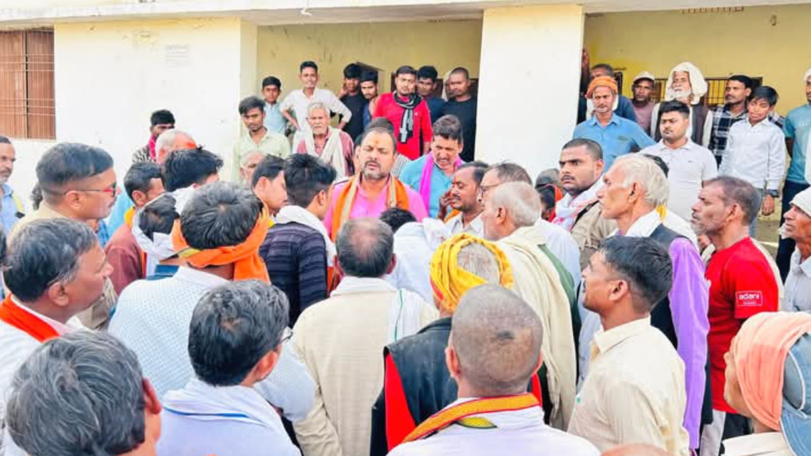विधायक प्रकाश अंबेडकर के सपनों को कर रहे "साकार": बस्तियों में जाकर देखा विकास का सच