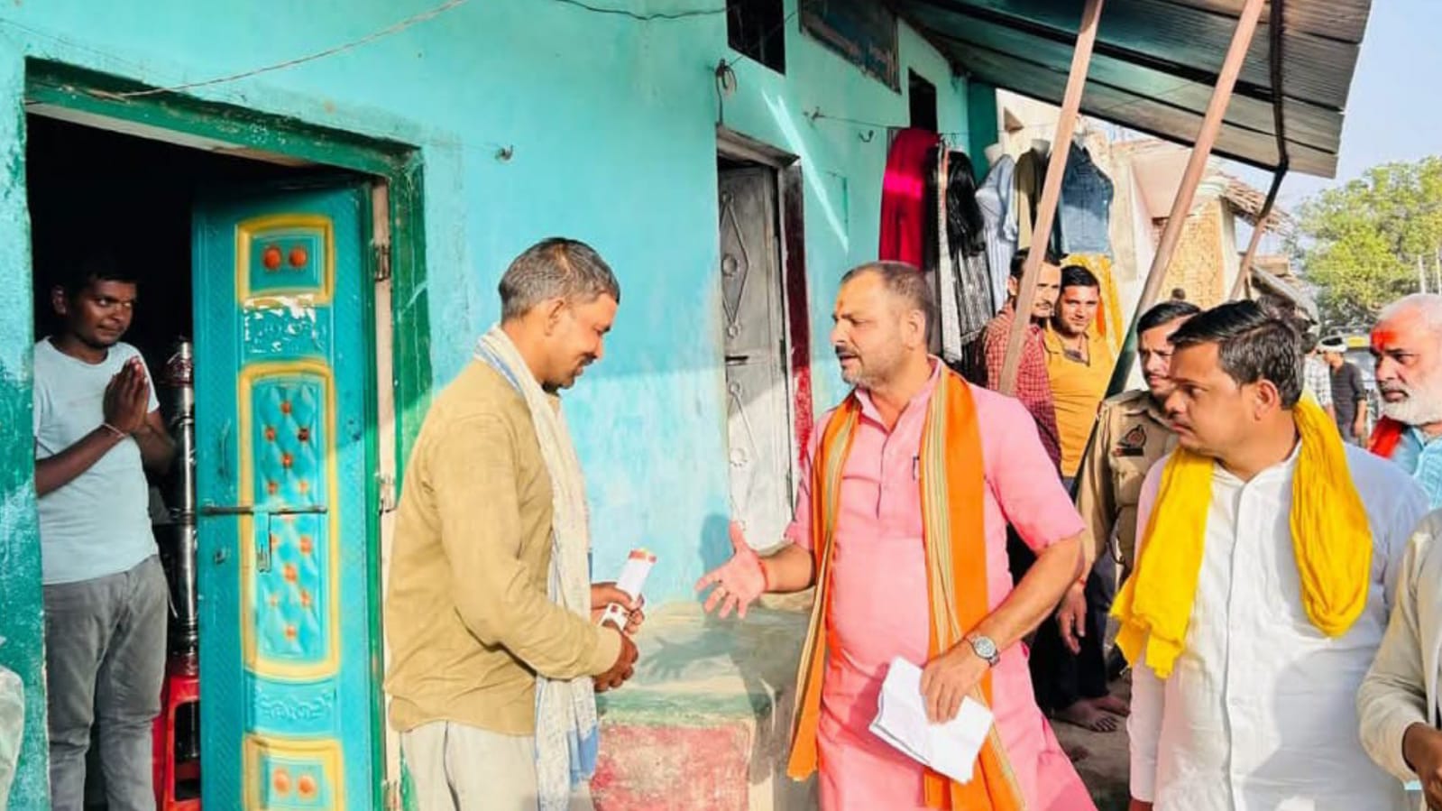 विधायक प्रकाश अंबेडकर के सपनों को कर रहे "साकार": बस्तियों में जाकर देखा विकास का सच