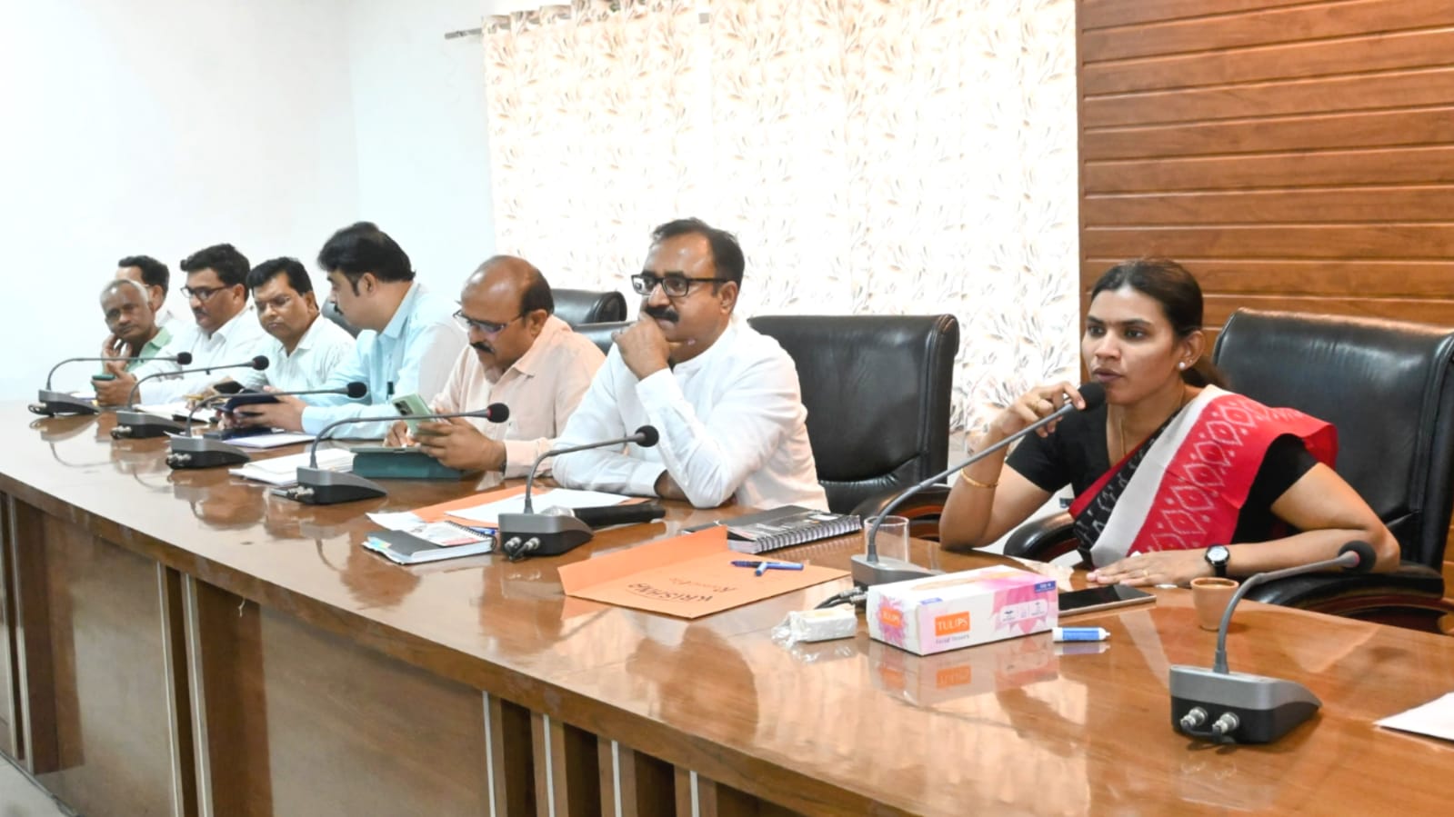 डीएम जे. रीभा ने 'शिकायतों' पर दिखाई सख्ती: फीडबैक से तय होगी अफसरों की जवाबदेही