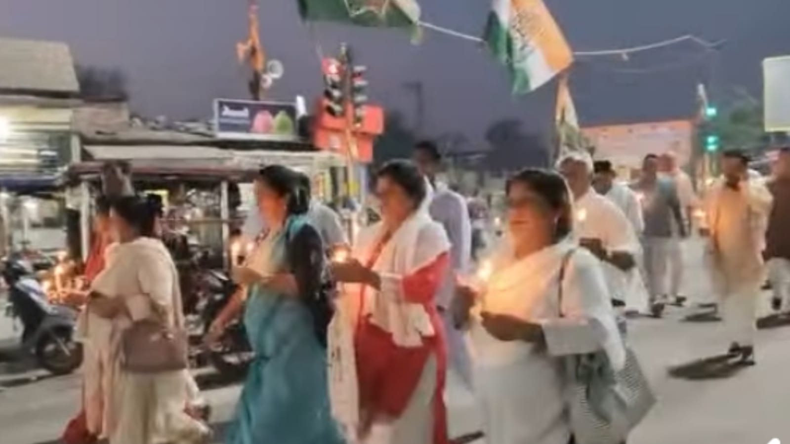 कैंडल से जला इंकलाब का चिराग: निकली संवेदना की मशाल, पहलगाम के शहीदों को दी श्रद्धांजलि