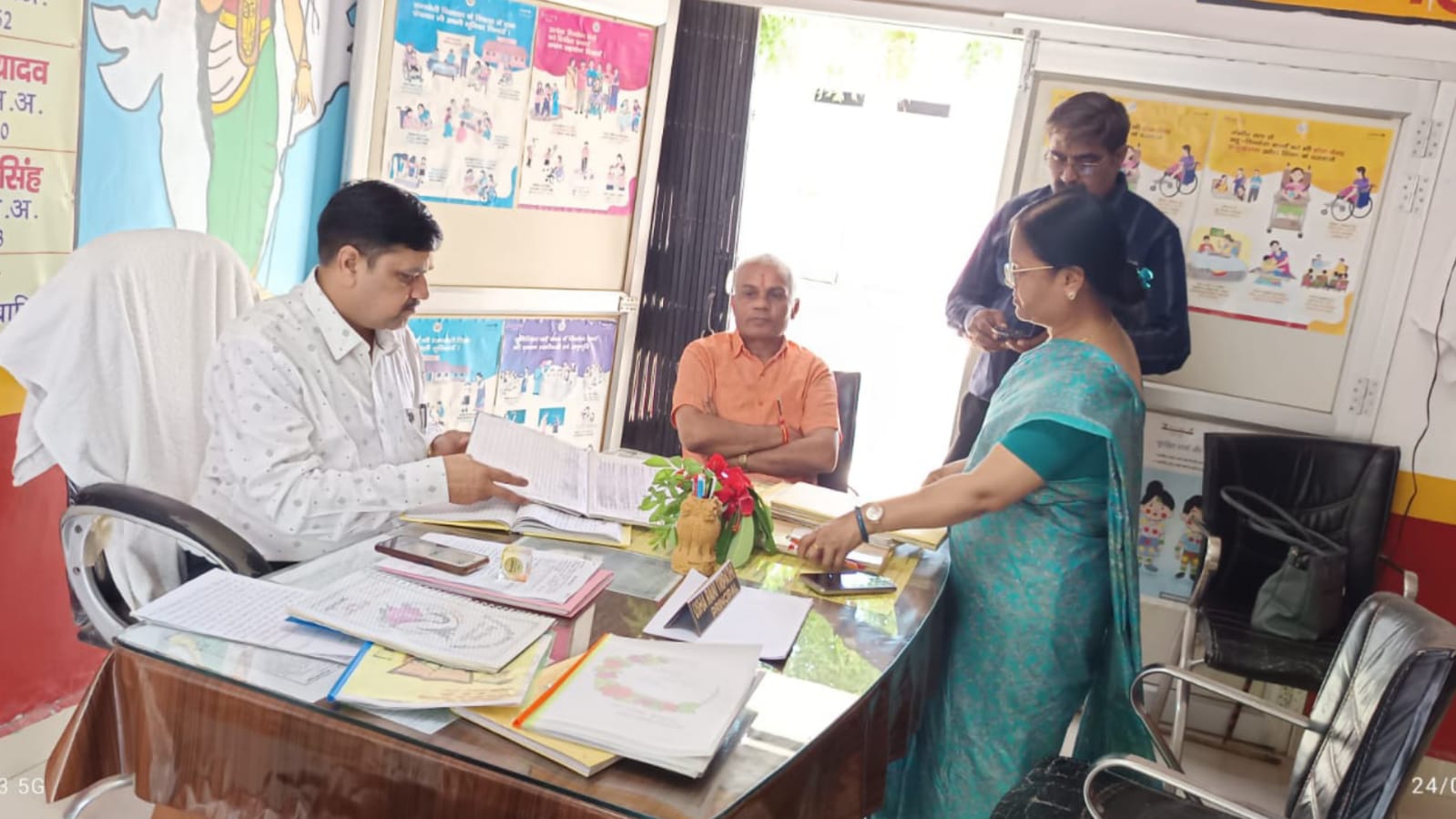भविष्य की नींव: नवाचार और मेहनत से चमकते सरकारी स्कूल, शिक्षकों ने बदली तस्वीर"