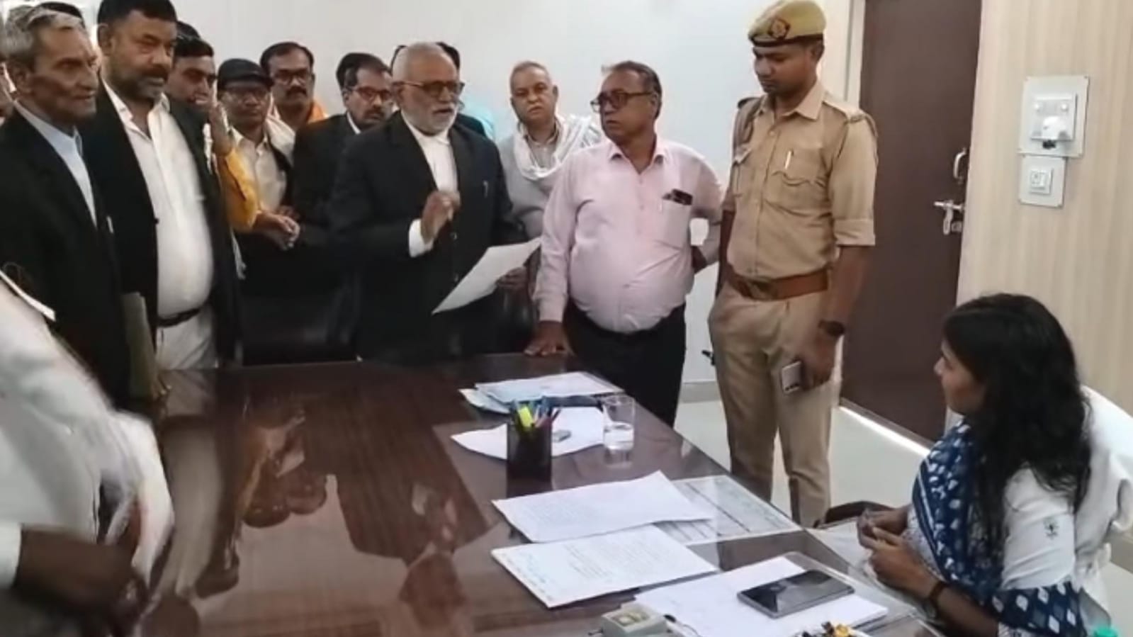 आतंकी हमले के खिलाफ अधिवक्ता संघ का विरोध प्रदर्शन: पाकिस्तान का फूंका पुतला