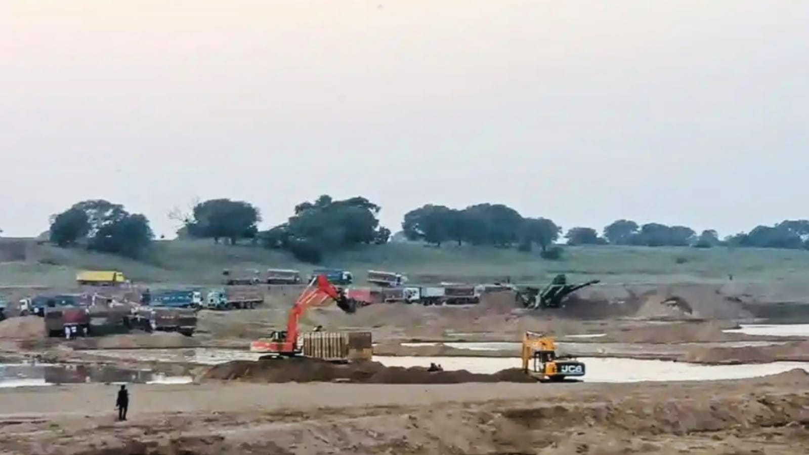 दांदो घाट पर माफिया का खुला तांडव: अवैध खनन की नदी में बह रहा "सिस्टम का ईमान" !