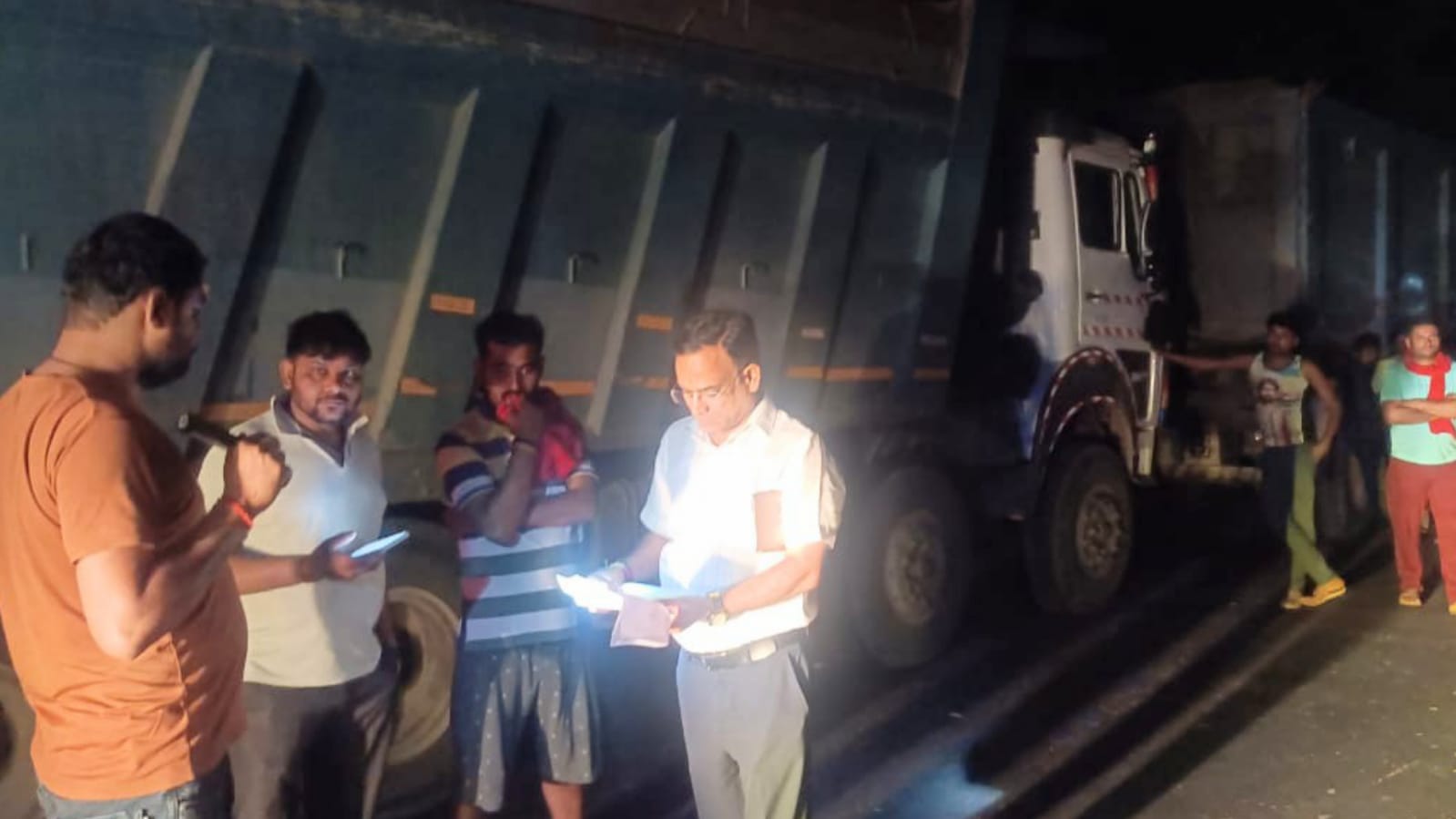 आरटीओ शंकर सिंह का 'बालू के सौदागरों' पर टूटा कहर: आधी रात में रेड, माफिया काँपे !