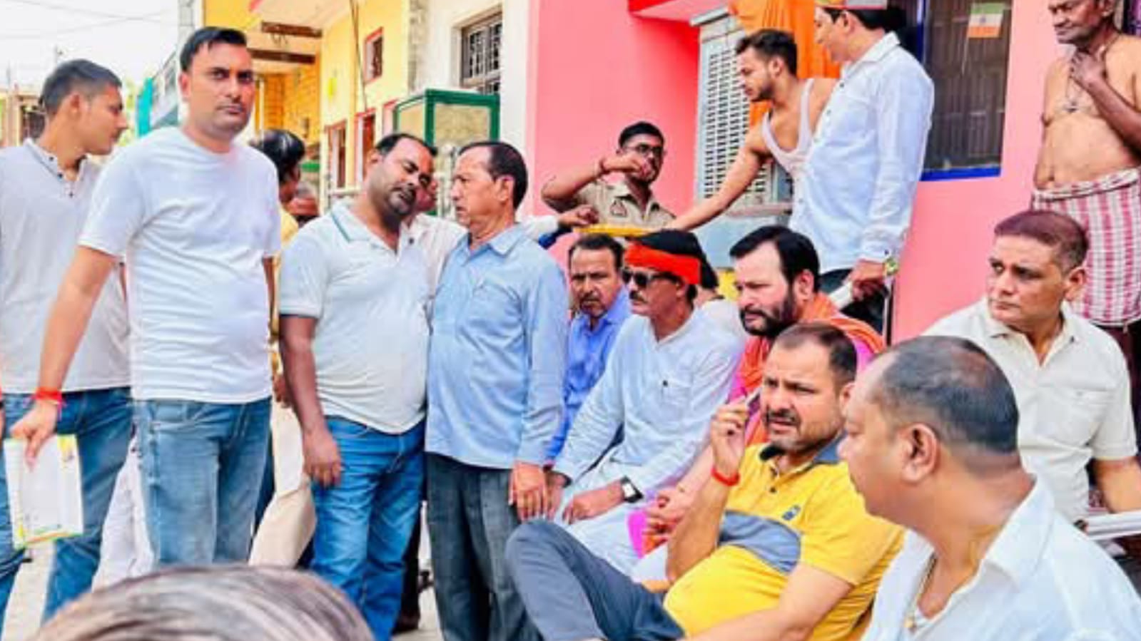 विधायक प्रकाश में दिखा 'लोकतंत्र का असली चेहरा' : ऐसी होती है 'जनप्रतिनिधि की परिभाषा'