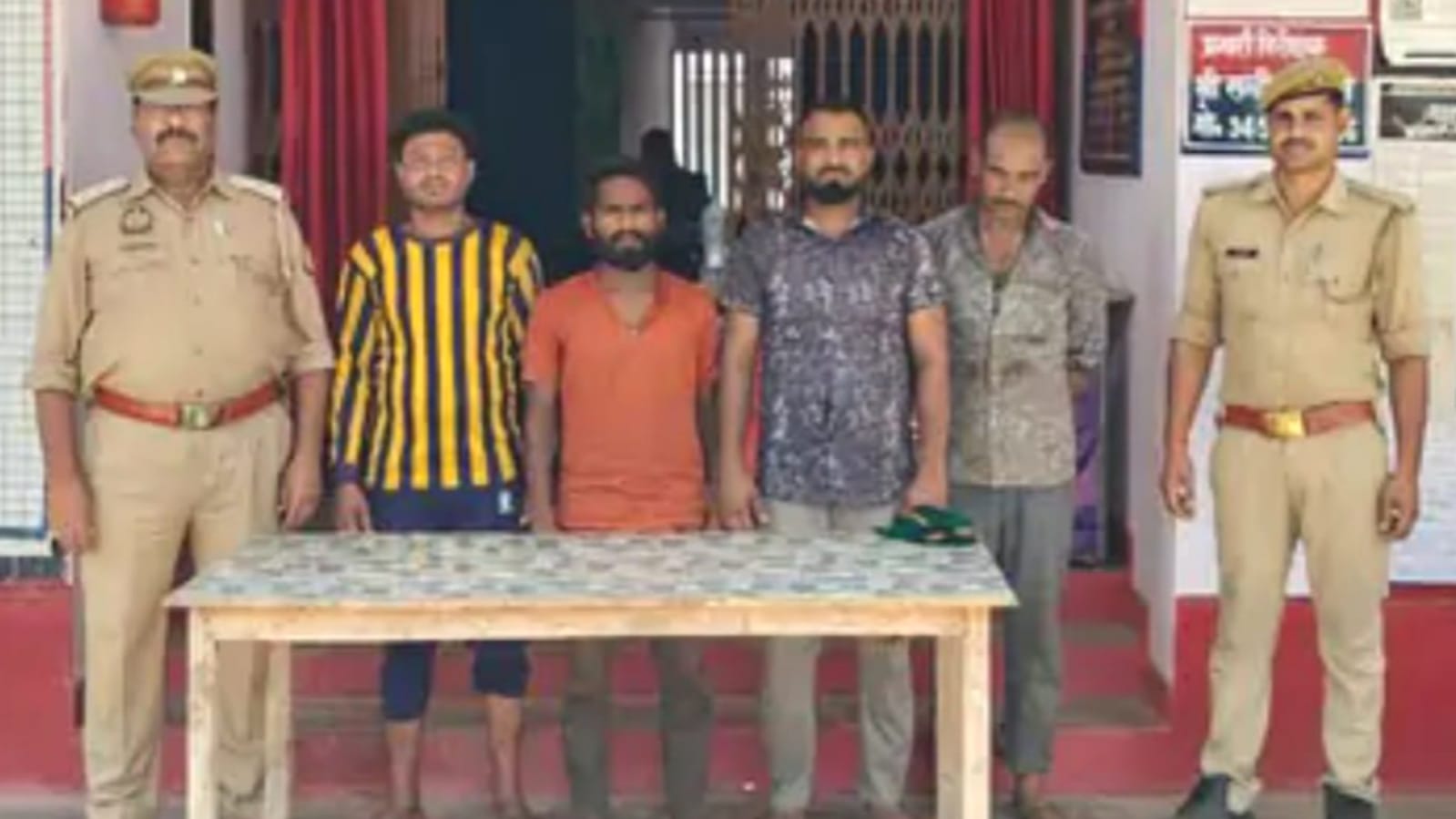 पुलिस ने पकड़ी करोड़ों की पशु तस्करी: कंटेनर से 51 जानवर बरामद, चार तस्कर गिरफ्तार