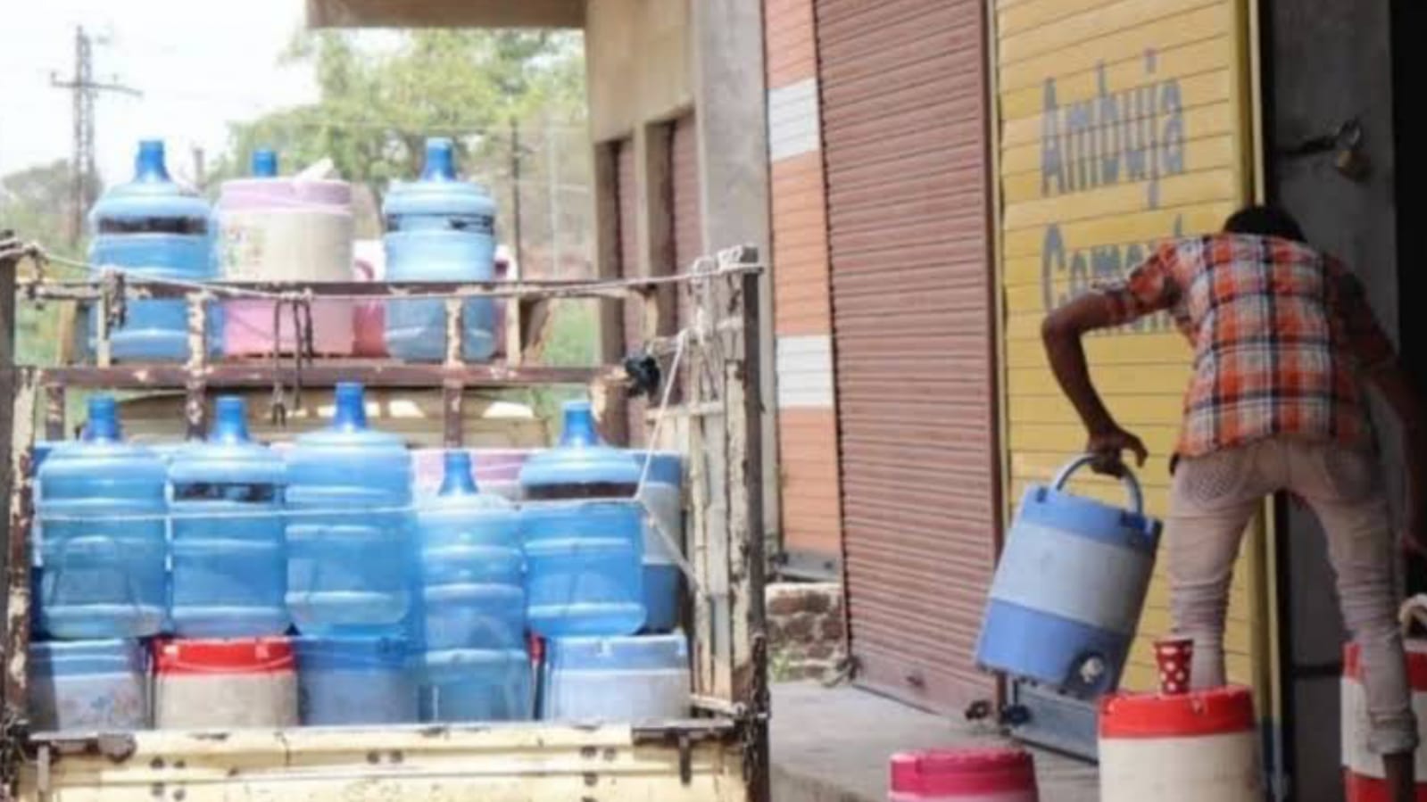 पेयजल संकट: बांदा शहरवासी रोजाना 31 लाख का पानी खरीदने को मजबूर ?