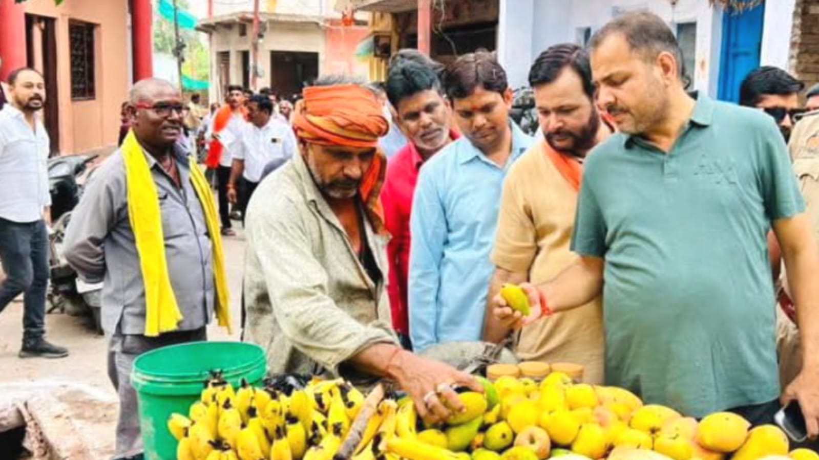 विधायक प्रकाश सेवक बनकर आए, हर घर से निकली दुआएं: गूंजा मोदी-योगी का जयकारा