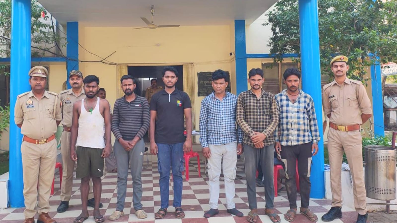 क्रूरता की हद पार: 46 बेजुबानों को लादकर ले जा रहे थे तस्कर, पुलिस ने दबोचा गैंग