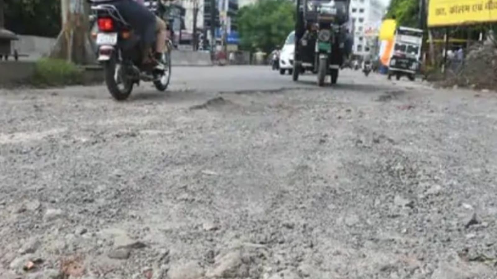 42 करोड़ की सड़क पर 'भ्रष्टाचार की डकैती' : 'लूट सके तो लूट' का पैटर्न, अफसर बने दर्शक
