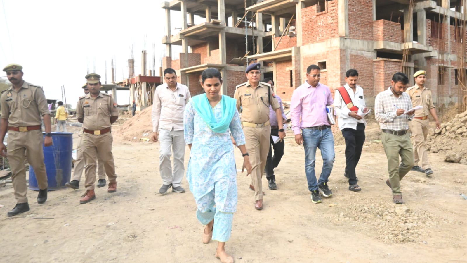 डीएम जे. रीभा का 'ढीली अफसरशाही' पर चला डंडा: कहा- निर्माण में 'लापरवाही' तो होगी 'कड़ी' कार्रवाई