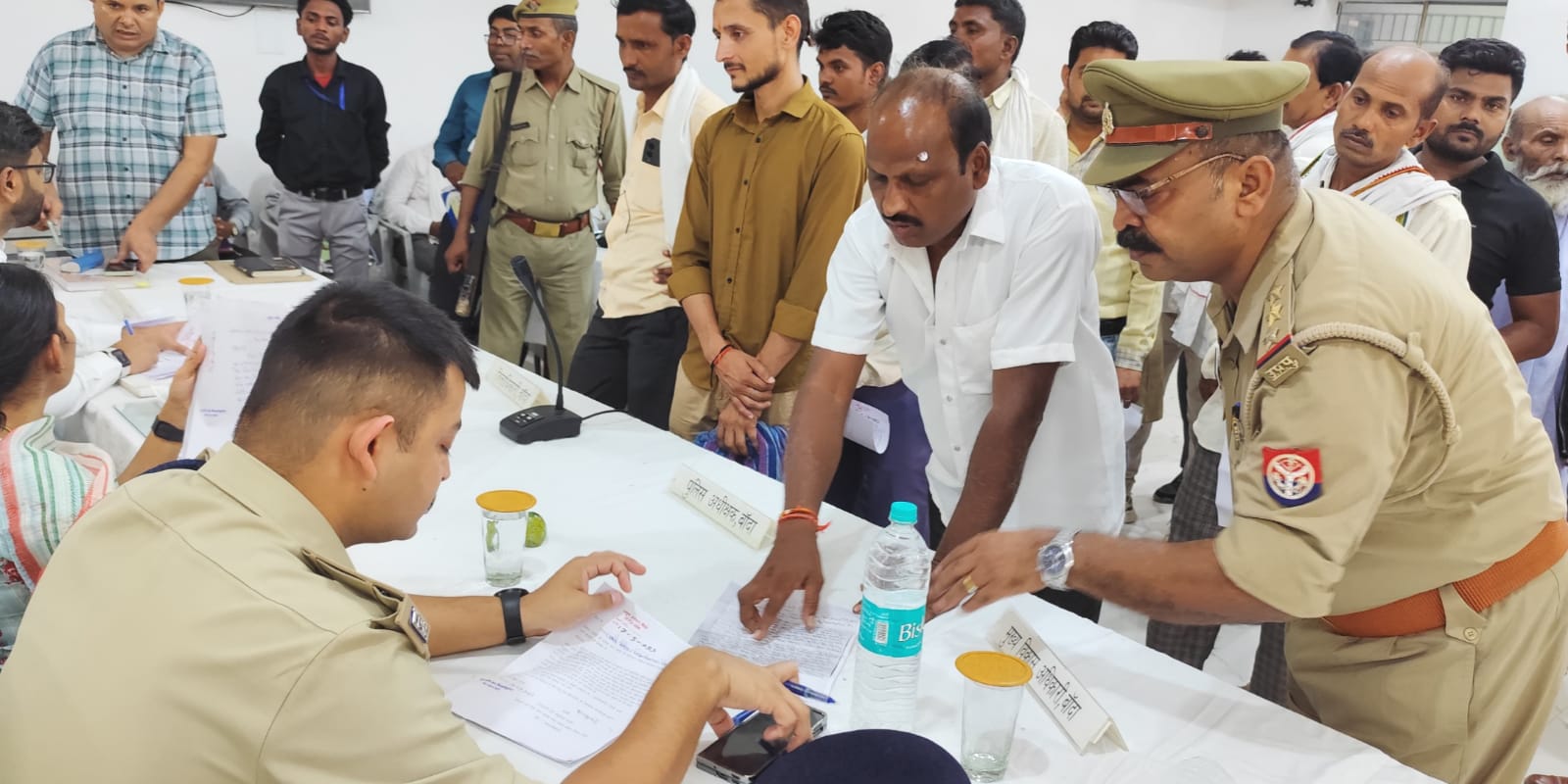 डीएम-एसपी के "सामने" भी नहीं "सुलझीं" समस्याएं: 111 में सिर्फ 13 का हुआ निस्तारण