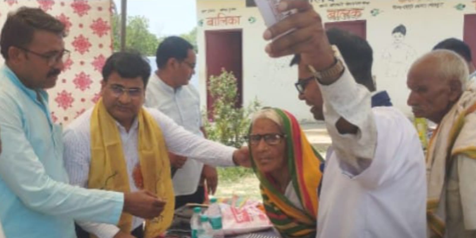संवेदनशीलता और सेवा का संगम: ग्रामीणों को मिला नई रोशनी और स्वास्थ्य का तोहफा