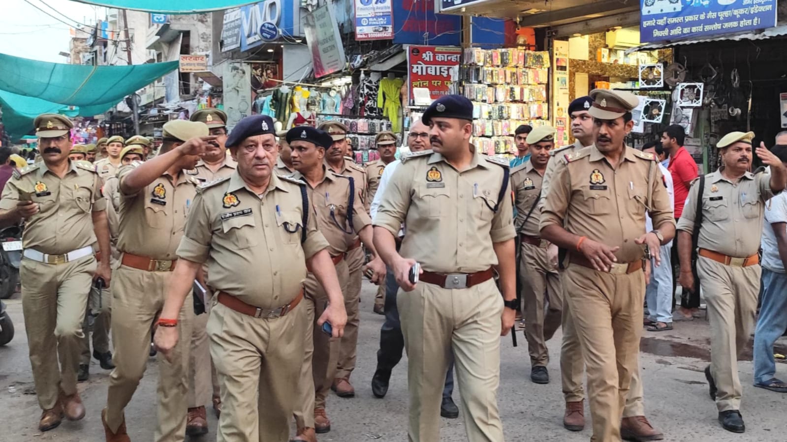 बांदा की गलियों में गूंजा कानून का डंका : जनता में सुरक्षा का भरोसा और अपराधियों में खौफ