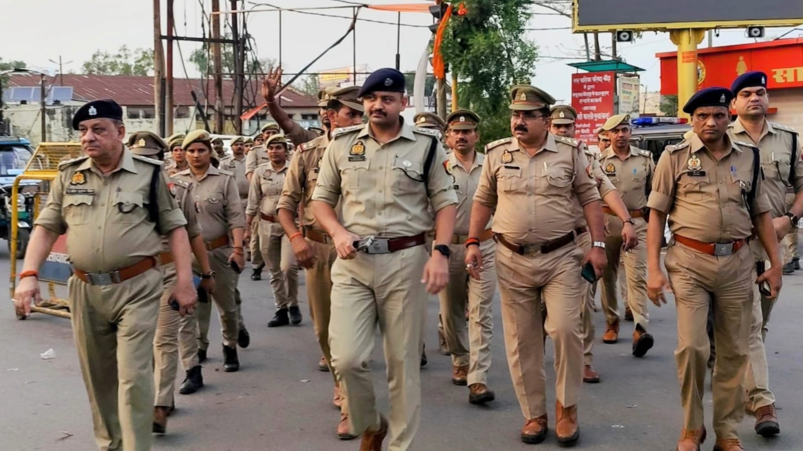 बांदा की गलियों में गूंजा कानून का डंका : जनता में सुरक्षा का भरोसा और अपराधियों में खौफ