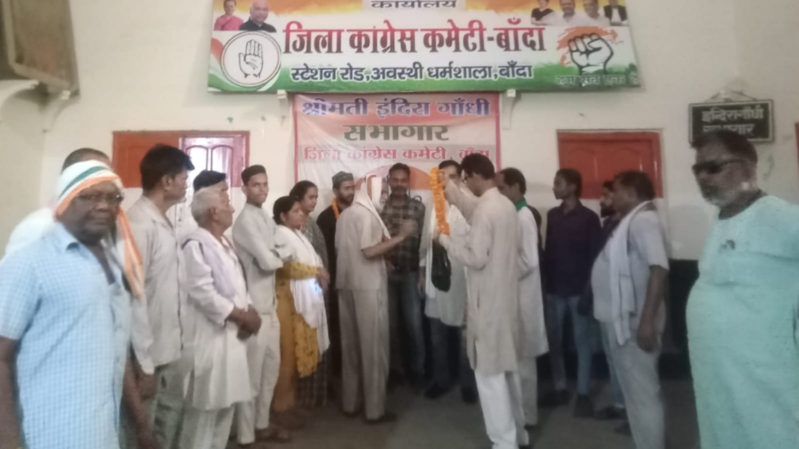 राजनीति ने बदला रुख: राहुल गांधी की सोच से प्रेरित, दर्जनों युवाओं ने थामा कांग्रेस का हाथ