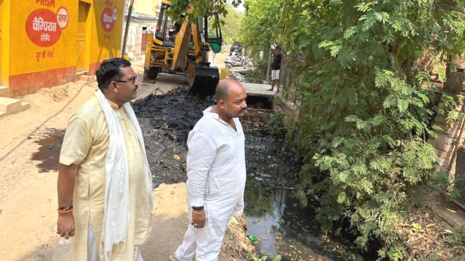 पालिका प्रतिनिधि अंकित एवं ईओ का सुंदर समन्वय: 'स्वच्छता का चला बुलडोज़र'