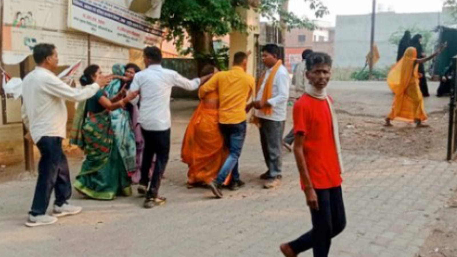 दर्दनाक हादसा: डंपर की रफ्तार ने मां-बेटी की निगल ली ज़िंदगी, एक पल में उजड़ गया सबकुछ