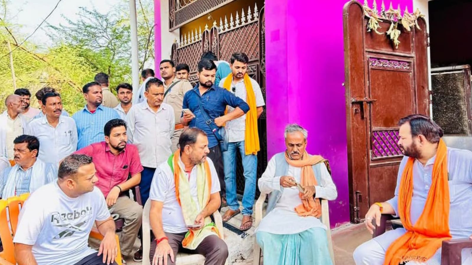 विधायक प्रकाश की 'झुलसती धूप' में जनसेवा यात्रा: घर-घर पहुंचकर सुन रहे जनता की पीड़ा